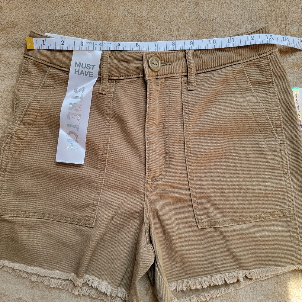 Tinseltown High Rise Utility Mom Shorts - Size 3 - Picture 6 of 8